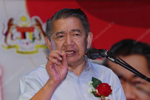 DATUK SERI SALAHUDDIN AYUB  