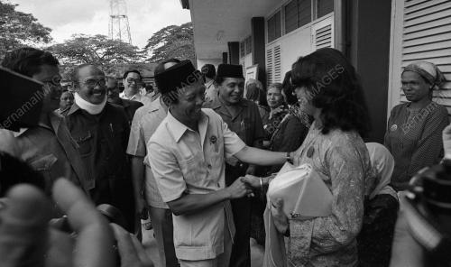 HARI PENAMAAN CALON