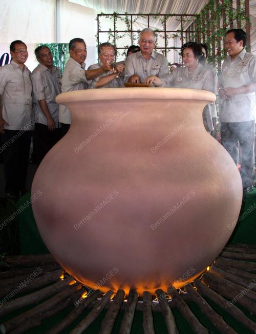 MOHD NAJIB TUN ABDUL RAZAK