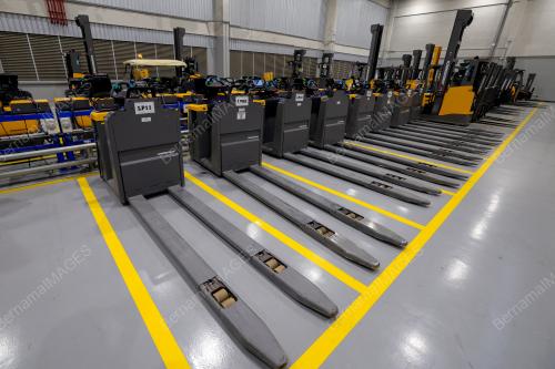 PUSAT LOGISTIK SERANTAU MERCEDES-BENZ