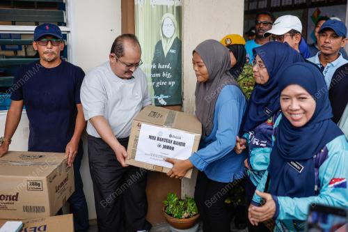 DATUK SERI SHAMSUL ISKANDAR MOHD AKIN