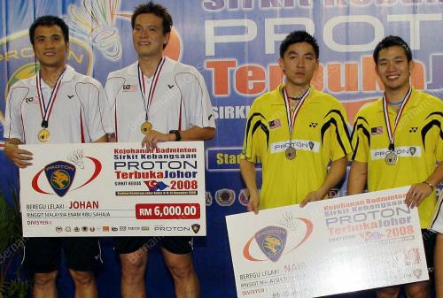 JUARA BEREGU LELAKI