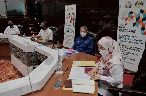 DATUK SERI MUSTAPA MOHAMED