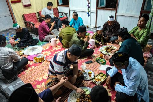 TRADISI NASI AMBENG