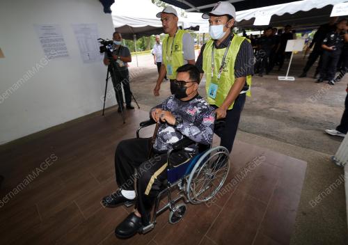 DATUK KAMARUL ZAMAN MAMAT
