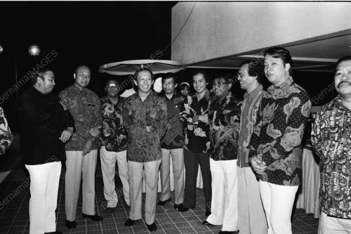 MAKAN MALAM