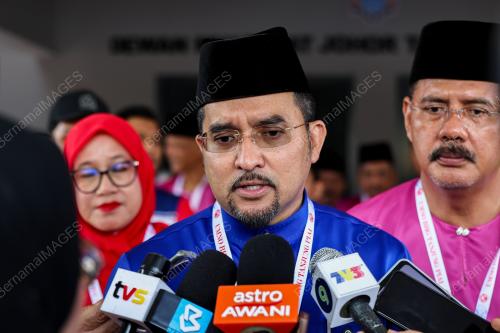 DATUK DR ASYRAF WAJDI DUSUKI