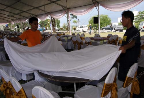 PERSIAPAN PERKAHWINAN MAWI DAN EKIN