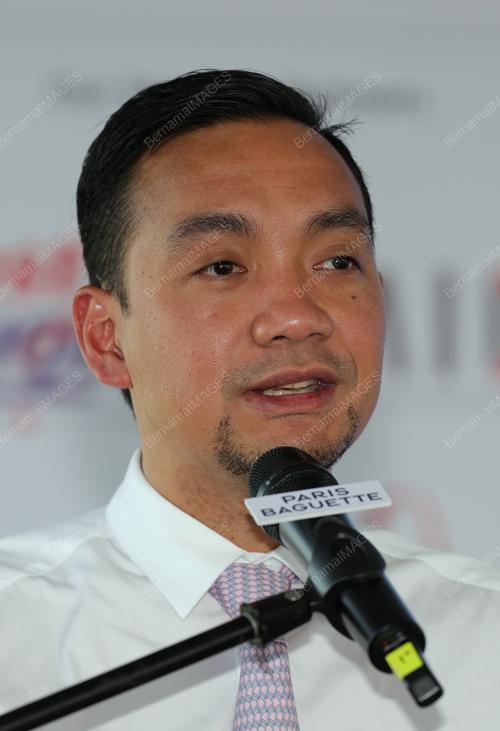 DATUK ONN HAFIZ GHAZI  