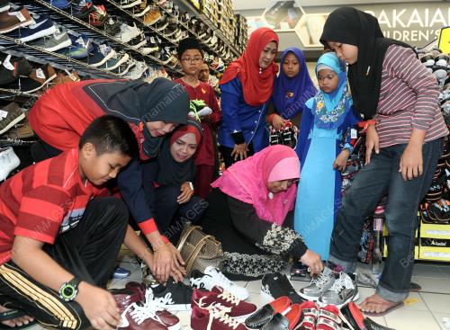 JB08_24062016_BANTUAN_RAYA