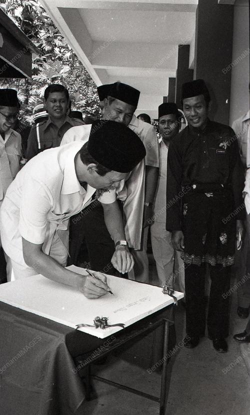 SEKOLAH