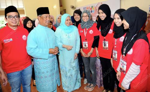 JB08_25012013_TPM_ISTERI_ANGKAT