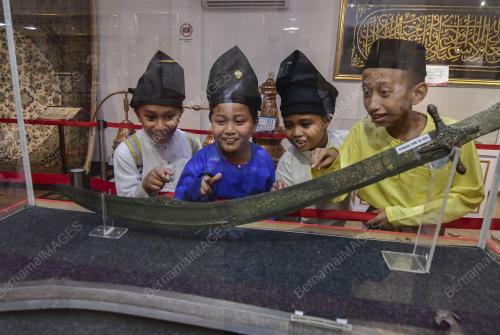 GALERI AURA ISLAM