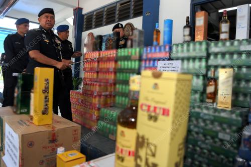 DATUK KAMARUL ZAMAN MAMAT 
