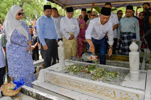 TAN SRI MUHYIDDIN YASSIN