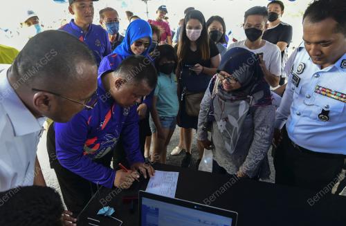 DATUK KAMARUL ZAMAN MAMAT