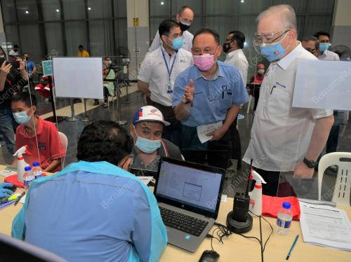 DATUK SERI DR WEE KA SIONG