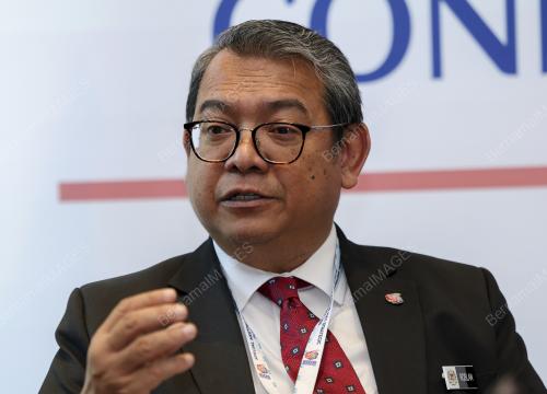 DATUK ROSLAN ABDUL RAHMAN