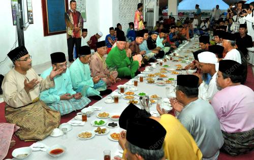 JB09_06082012_PM_BERBUKA_PUAS