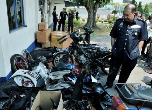 JB09_09102012_MOTOSIKAL_CURI