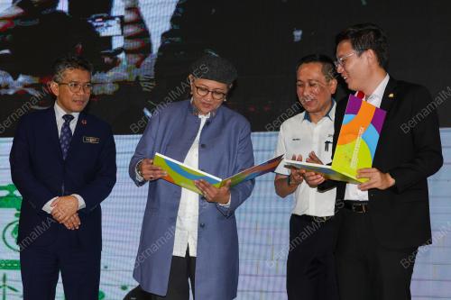 DATUK HANIFAH HAJAR TAIB 