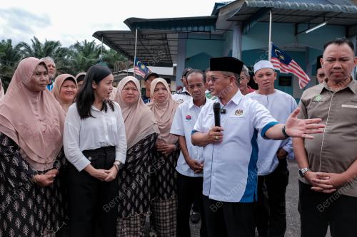 DATUK DR MOHD NA'IM MOKHTAR