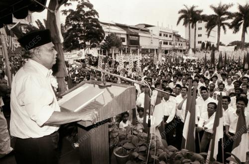 YAB ENCIK ABDUL GHAFAR BABA