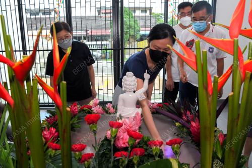 PERSIAPAN HARI WESAK
