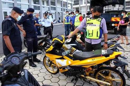 DATUK AYOB KHAN MYDIN PITCHAY