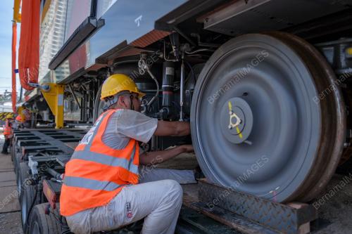 PROSES MENGANGKAT TREN RTS