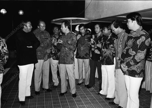 MAKAN MALAM