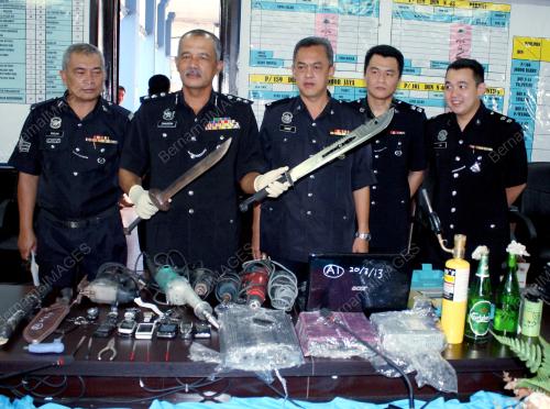 JB09_21032013_POLIS_SAMUN