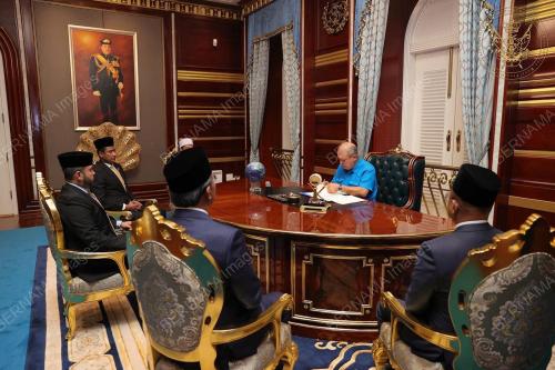 SULTAN JOHOR SULTAN IBRAHIM