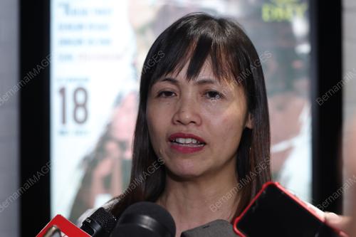 MENONTON WAYANG ANWAR