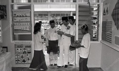 SEKOLAH