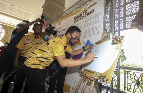 DATUK ONN HAFIZ GHAZI