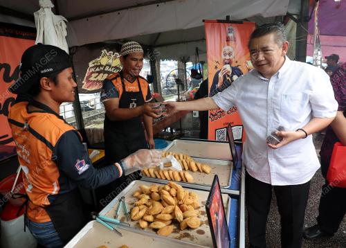 DATUK SERI SALAHUDDIN AYUB