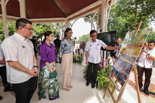 CHE PUAN MAHKOTA KHALEEDA JOHOR