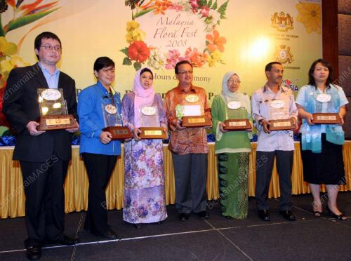 AGONG DAN PERMAISURI
