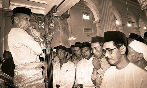 SULTAN JOHOR SEMBAHYANG HARI RAYA AIDILFITRI