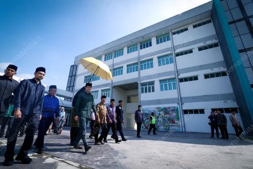 TENGKU HASANAL IBRAHIM ALAM SHAH
