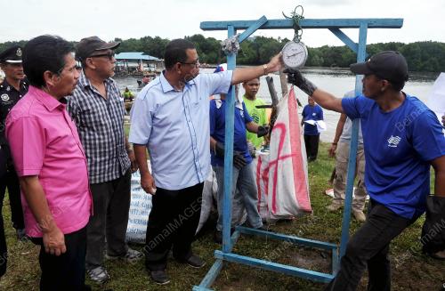 JB09_30032017_SAMPAH_SUNGAI
