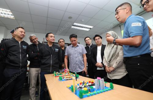 DATUK ONN HAFIZ GHAZI