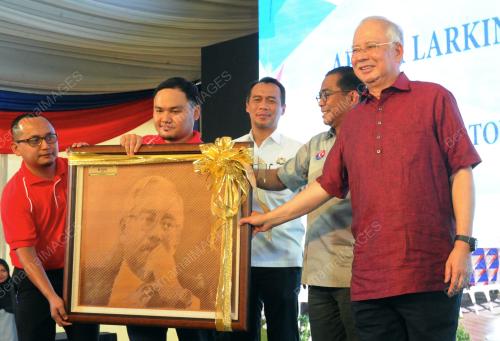 JB10_05122016_PM_LARKIN