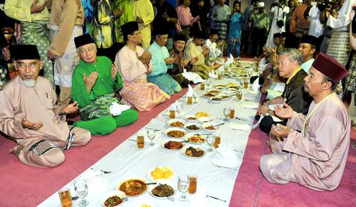 JB10_06082012_PM_BERBUKA_PUAS