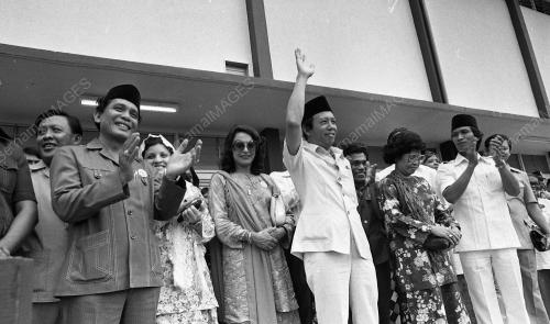 HARI PENAMAAN CALON
