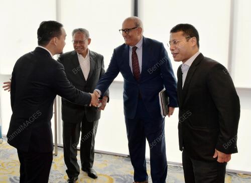 DATUK SERI MUSTAPA MOHAMED