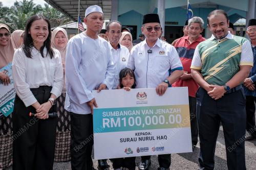 DATUK DR MOHD NA'IM MOKHTAR