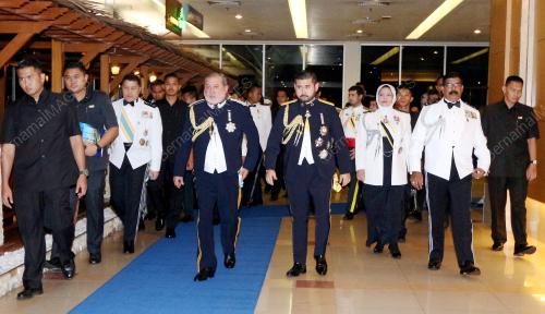 JB10_13042016_SULTAN_JOHOR