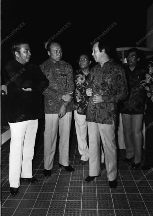 MAKAN MALAM